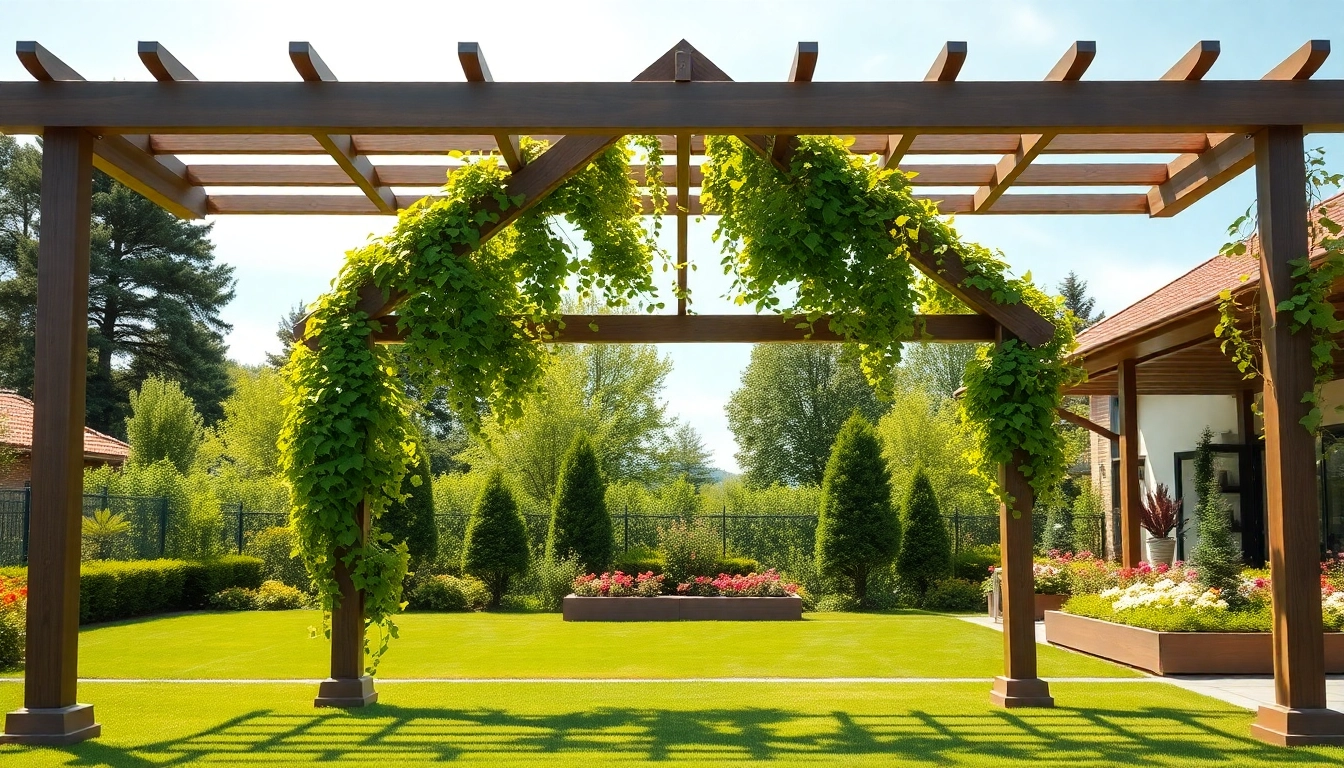 Erleben Sie die Terrassenueberdachung Ungarn mit einem eleganten Pergola-Design in einem gruenen Garten.