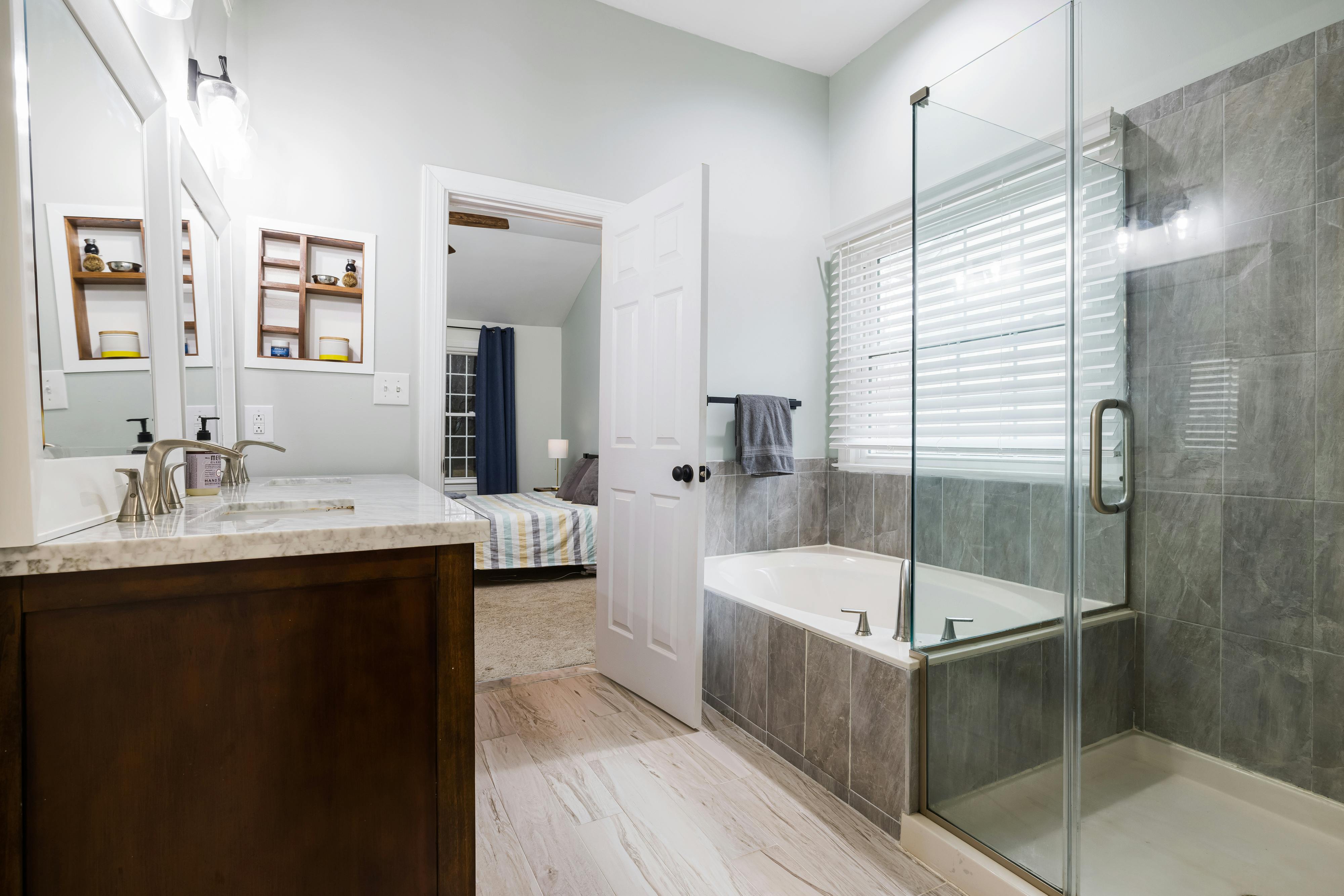 Illuminated Bathroom Cabinets for Elegant Bathrooms