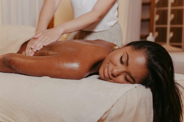 1인샵에서 즐기는 근육 회복 마사지