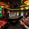 Action palpitante dans un casino en ligne France, avec des jetons de poker, des cartes et des écrans de jeu vibrants.
