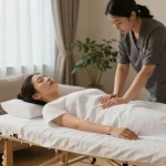 Client enjoying 출장안마 in a cozy home setting with professional therapist.